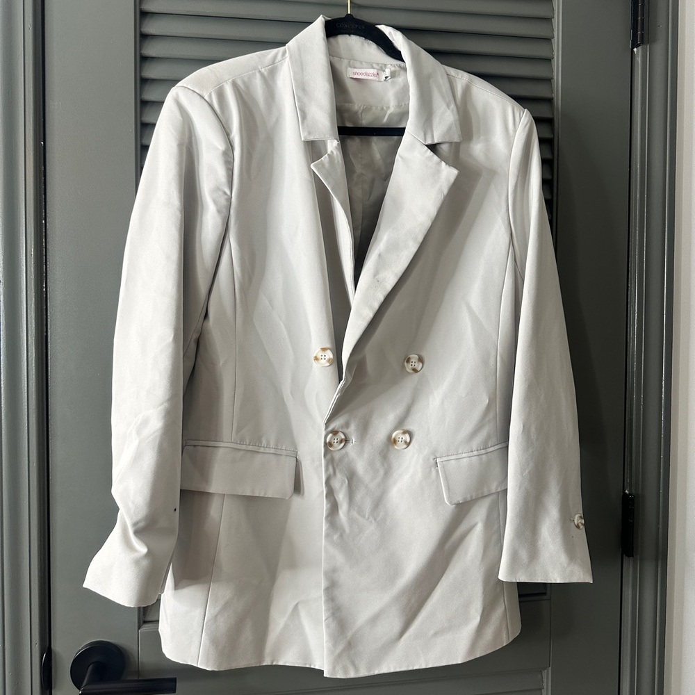 Gray blazer